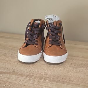 New Old Navy Boys Brown Faux Leather High-Top Sneakers